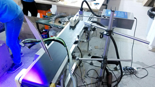 小型UV噴碼機(jī) 小型UV噴碼機(jī)